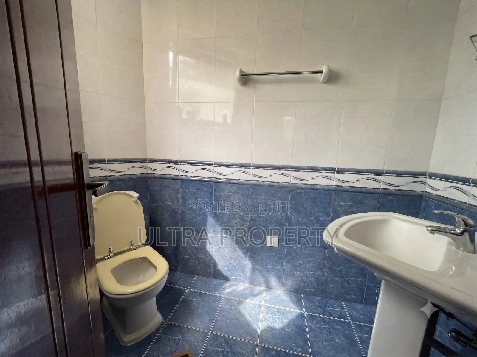 8bdrm House in Bole for rent