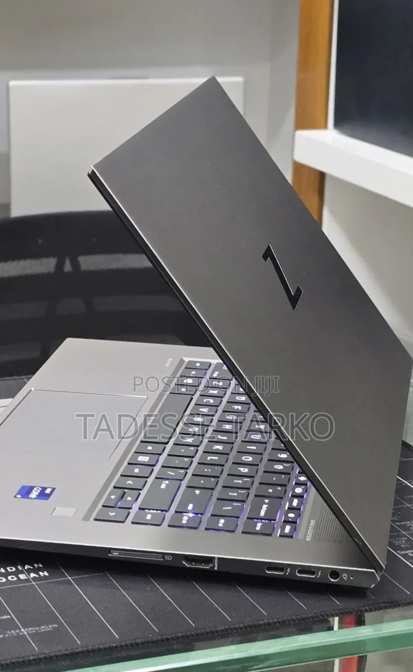 New Laptop HP ZBook Studio 16GB Intel Core i9 SSD 512GB