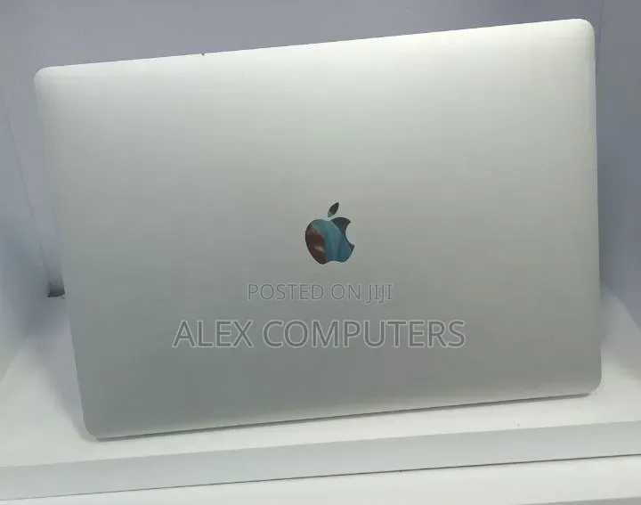 New Laptop Apple MacBook Pro 2018 16GB Intel Core i7 SSD 512GB