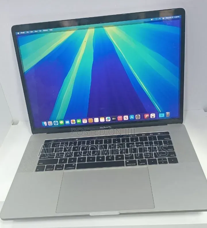 New Laptop Apple MacBook Pro 2018 16GB Intel Core i7 SSD 512GB