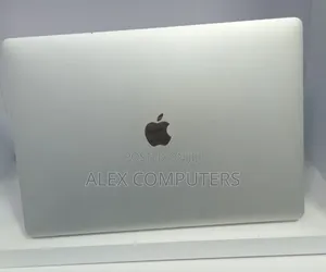New Laptop Apple MacBook Pro 2018 16GB Intel Core i7 SSD 512GB