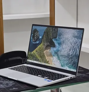New Laptop Samsung Galaxy Book4 16GB Intel Core 7 SSD 512GB