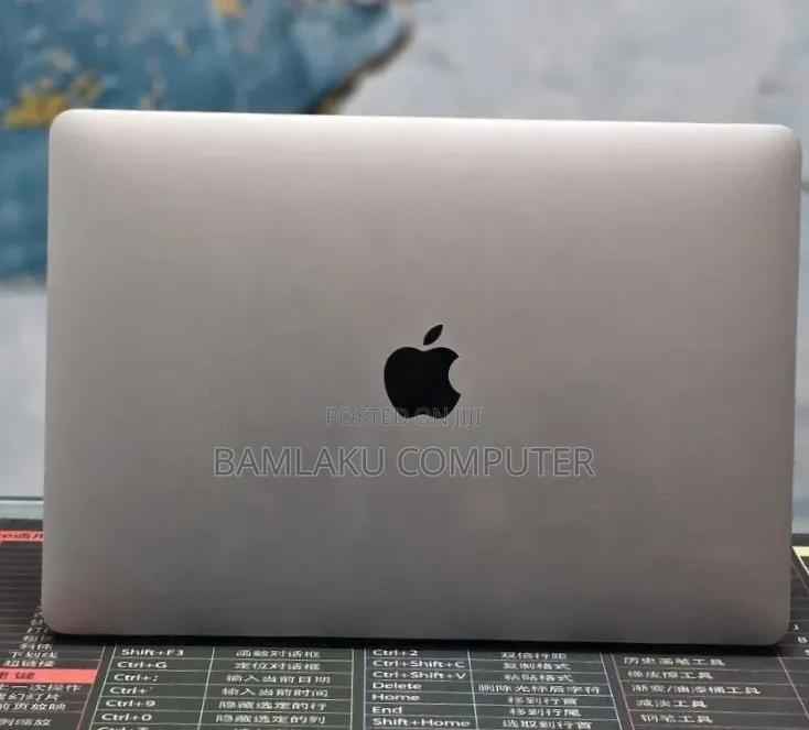New Laptop Apple MacBook Pro 2022 M2 8GB Apple M2 SSD 512GB