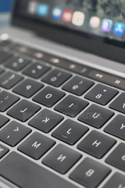 New Laptop Apple MacBook Pro 2022 M2 8GB Apple M2 SSD 512GB
