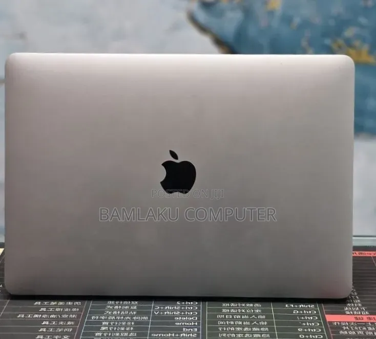 New Laptop Apple MacBook Pro 2022 M2 8GB Apple M2 SSD 512GB