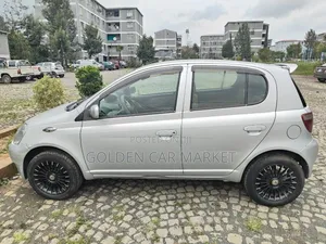 Toyota Vitz 2001 Silver