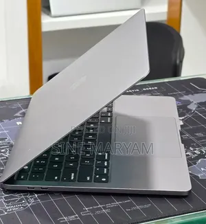 New Laptop Apple MacBook Pro 2022 M2 8GB Apple M2 SSD 256GB