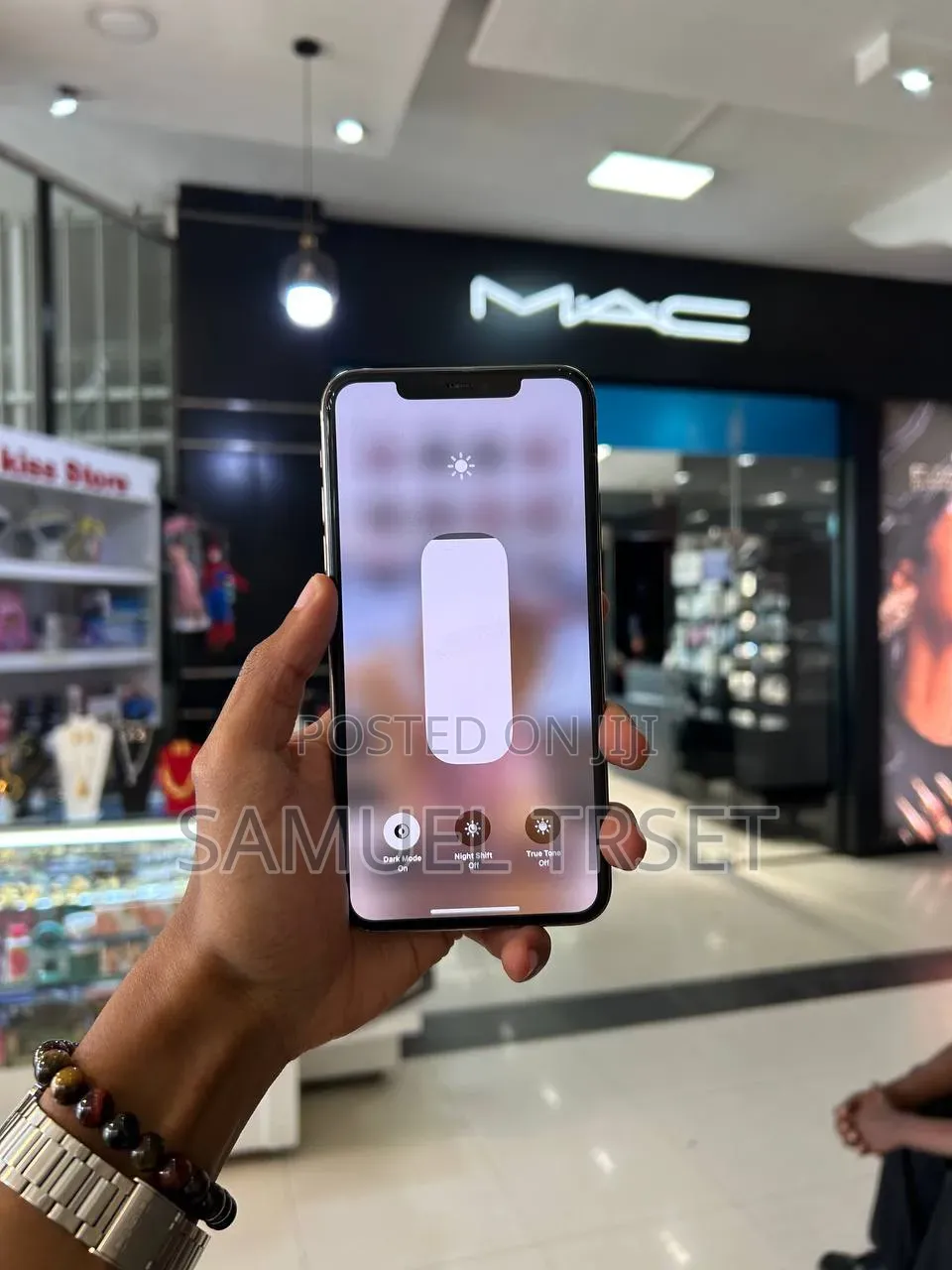 New Apple iPhone 11 Pro Max 64 GB Gold