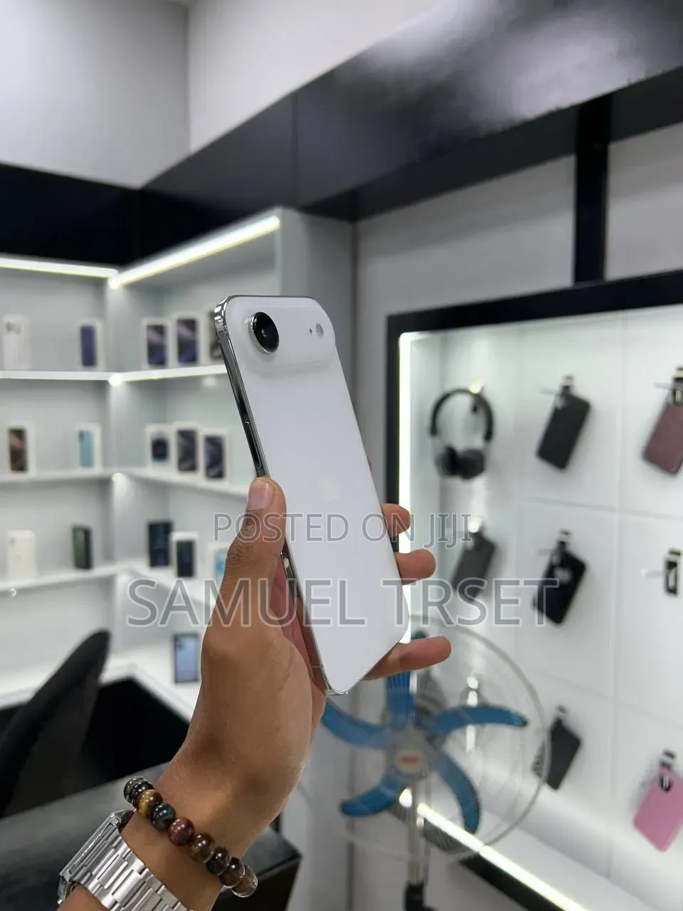 New Apple iPhone 17 256 GB White