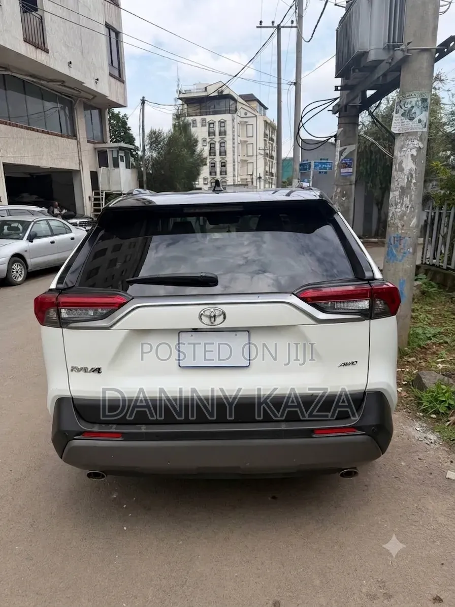 Toyota RAV4 2020 White