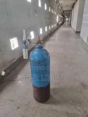 High-Capacity Blue Steel Cylinder Built for Welding Respiratory
