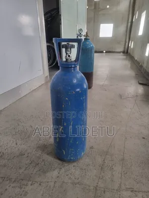 Oxygen Therapy Cylinder With Integrated Guard Handle
