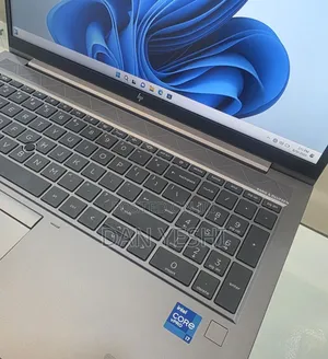 New Laptop HP ZBook Firefly G8 16GB Intel Core i7 SSD 512GB