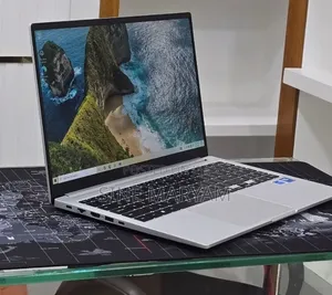 New Laptop Samsung Galaxy Book4 16GB Intel Core 7 SSD 512GB