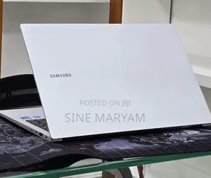 New Laptop Samsung Galaxy Book4 16GB Intel Core 7 SSD 512GB