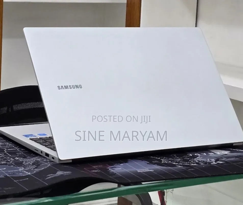 New Laptop Samsung Galaxy Book4 16GB Intel Core 7 SSD 512GB