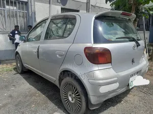 Toyota Vitz 2002 Silver