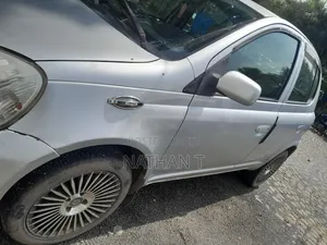 Toyota Vitz 2002 Silver