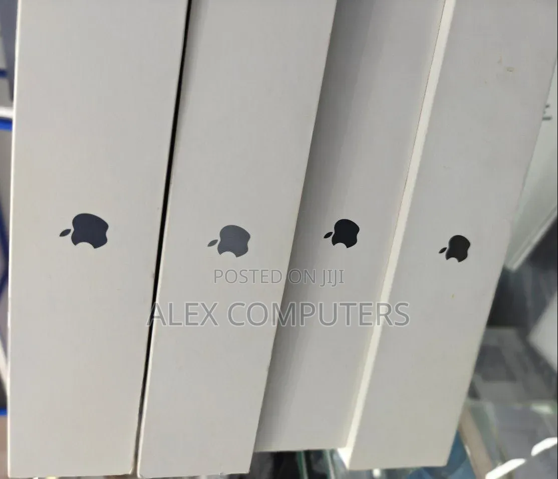 New Laptop Apple MacBook 16GB Apple M5 SSD 512GB
