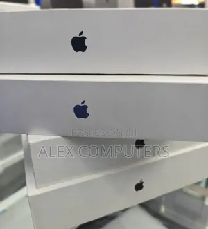 New Laptop Apple MacBook 16GB Apple M5 SSD 512GB