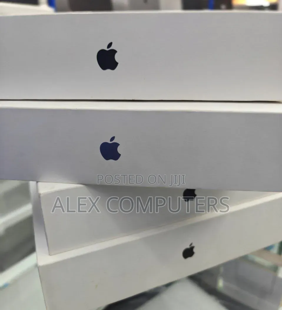 New Laptop Apple MacBook 16GB Apple M5 SSD 512GB