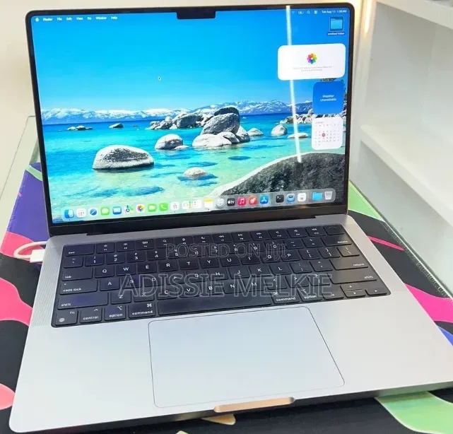 New Laptop Apple MacBook 8GB Apple M3 SSD 512GB