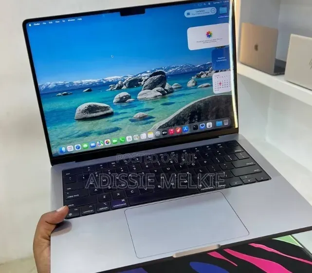 New Laptop Apple MacBook 8GB Apple M3 SSD 512GB