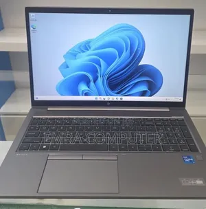 New Laptop HP ZBook Firefly G8 16GB Intel Core i7 SSD 512GB