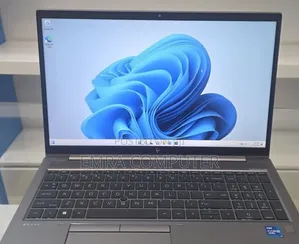 New Laptop HP ZBook Firefly G8 16GB Intel Core i7 SSD 512GB