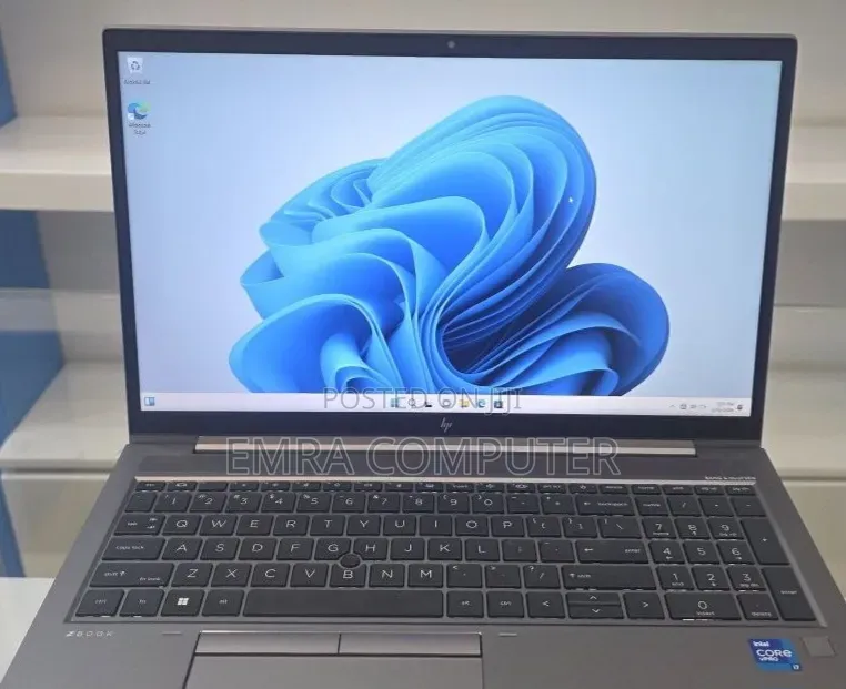 New Laptop HP ZBook Firefly G8 16GB Intel Core i7 SSD 512GB