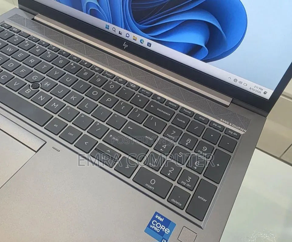 New Laptop HP ZBook Firefly G8 16GB Intel Core i7 SSD 512GB