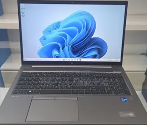 New Laptop HP ZBook Firefly G8 16GB Intel Core i7 SSD 512GB