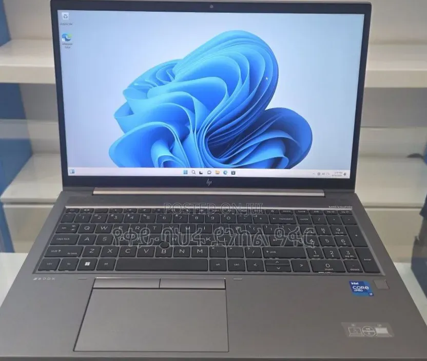 New Laptop HP ZBook Firefly G8 16GB Intel Core i7 SSD 512GB