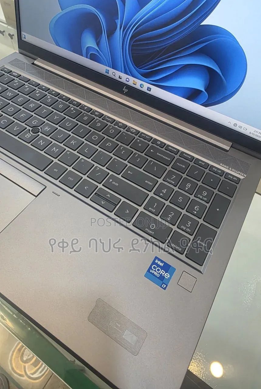 New Laptop HP ZBook Firefly G8 16GB Intel Core i7 SSD 512GB