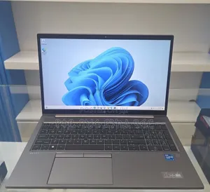 New Laptop HP ZBook Firefly G8 16GB Intel Core i7 SSD 512GB