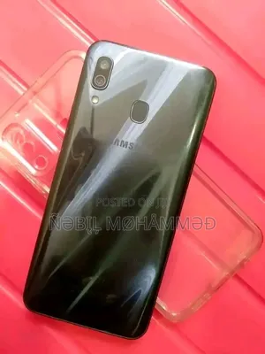 Samsung Galaxy A30 64 GB Black