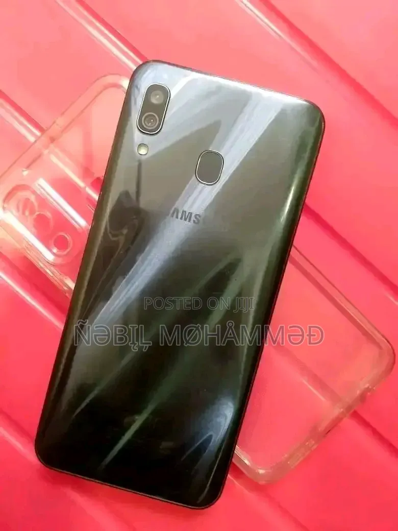 Samsung Galaxy A30 64 GB Black