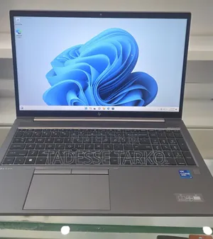 New Laptop HP ZBook Firefly G8 16GB Intel Core i7 SSD 512GB