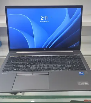 New Laptop HP ZBook Firefly G8 16GB Intel Core i7 SSD 512GB