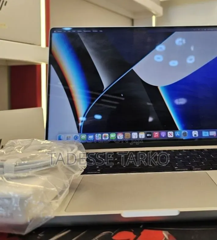 New Laptop Apple MacBook Pro 2021 M1 16GB Apple M1 Pro SSD 512GB