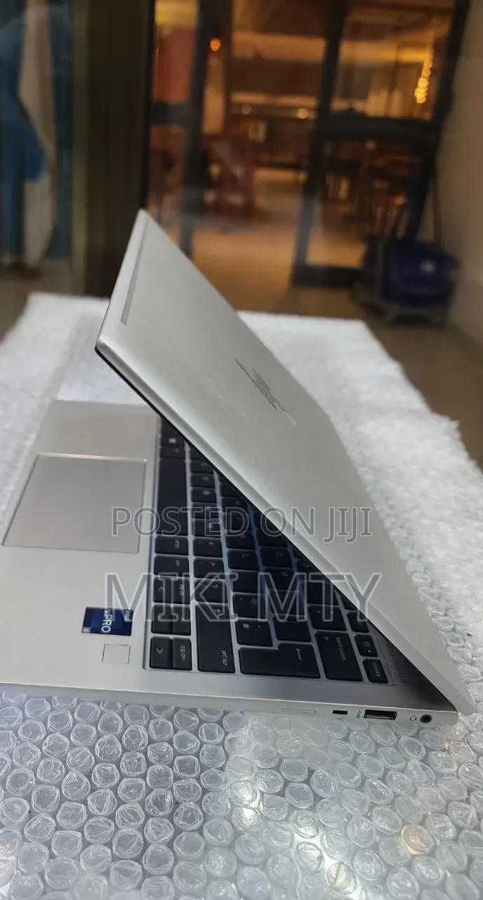 New Laptop HP EliteBook 830 G9 16GB Intel Core i5 SSD 512GB