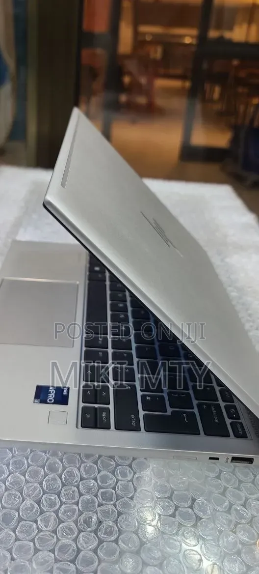 New Laptop HP EliteBook 830 G9 16GB Intel Core i5 SSD 512GB