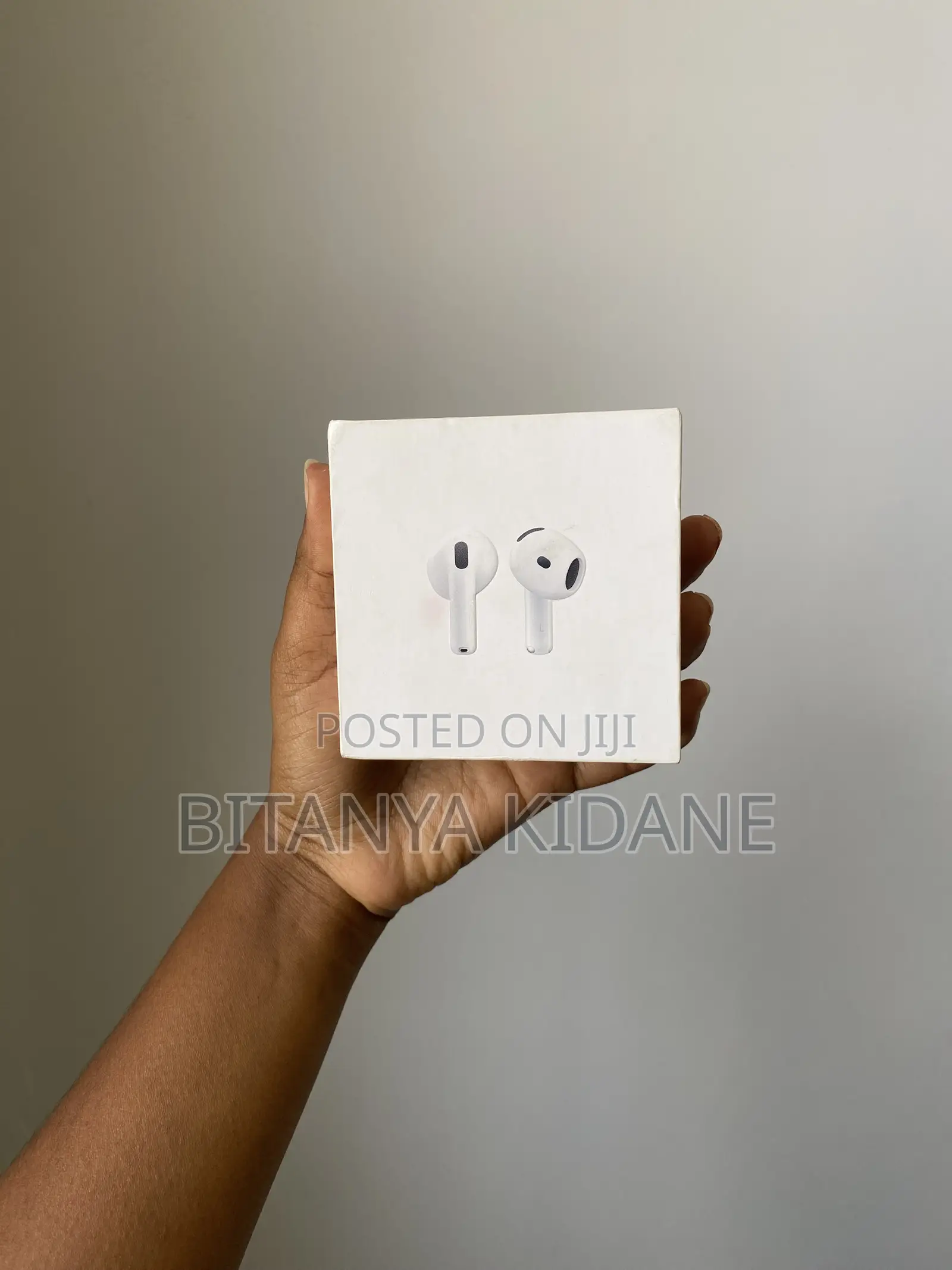 Apple AirPods 4 (2024)