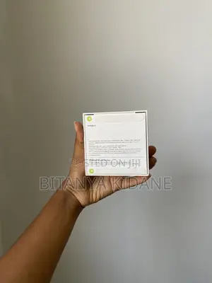 Apple AirPods 4 (2024)