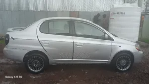 Toyota Platz 2001 Silver