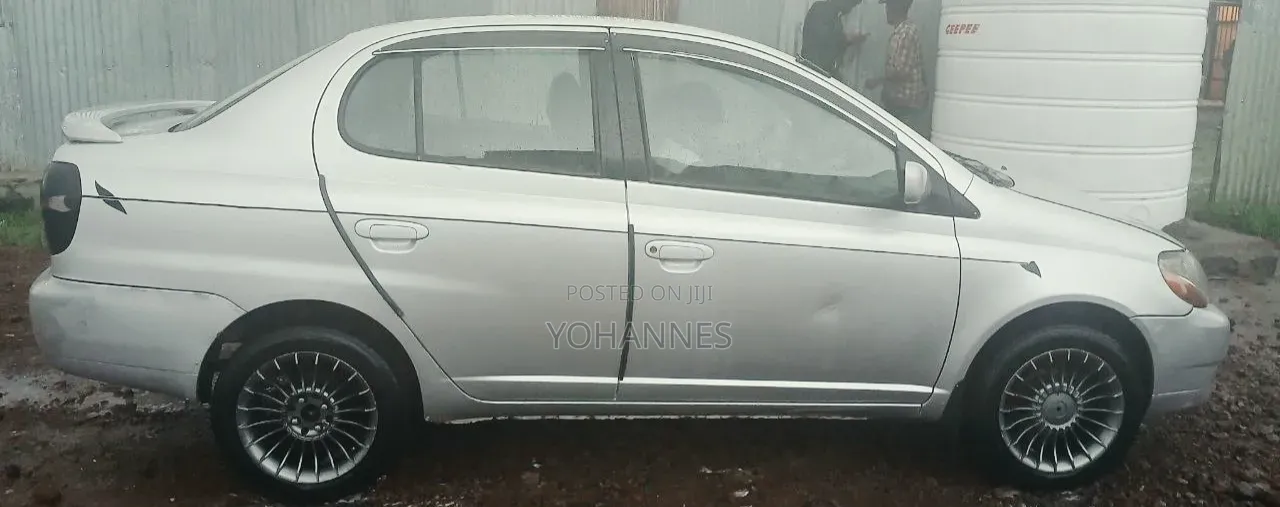Toyota Platz 2001 Silver