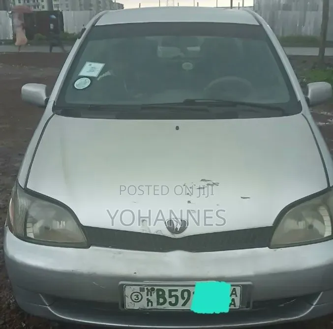 Toyota Platz 2001 Silver