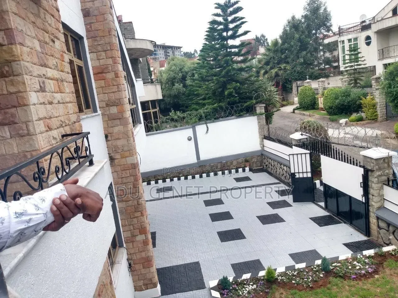 Furnished 6bdrm House in Cmc, Bole for sale