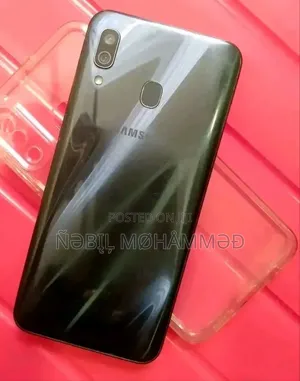 Samsung Galaxy A30 64 GB Black