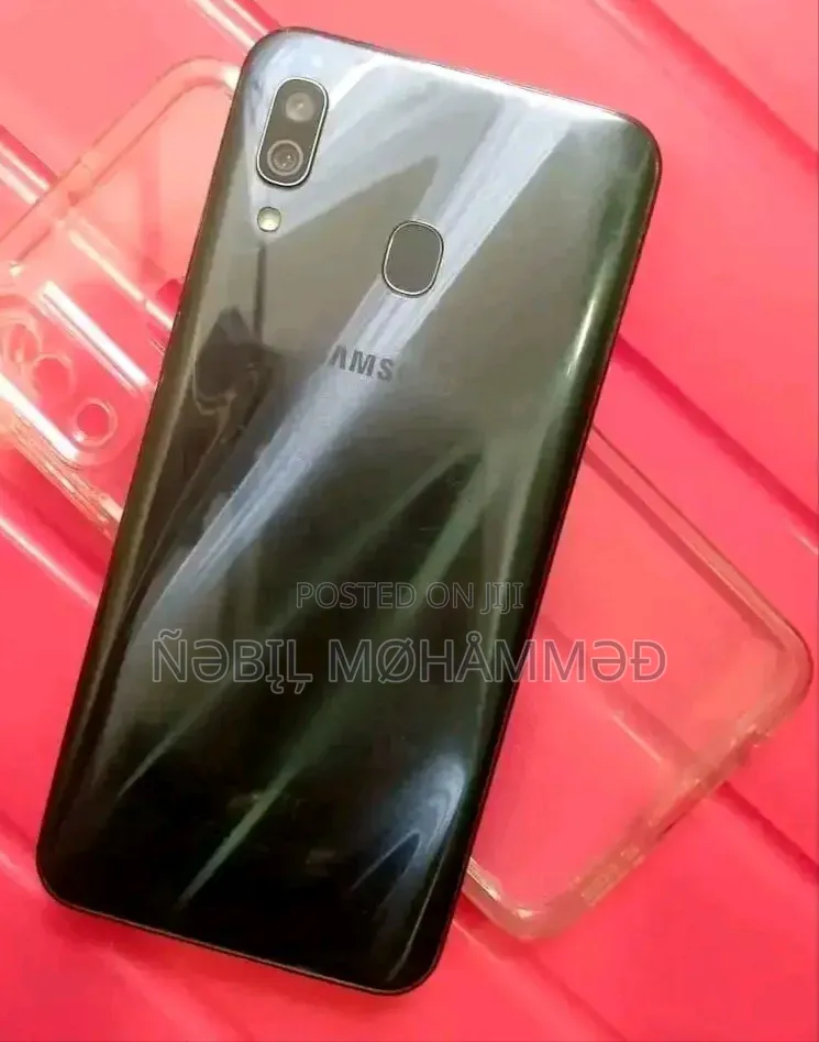 Samsung Galaxy A30 64 GB Black